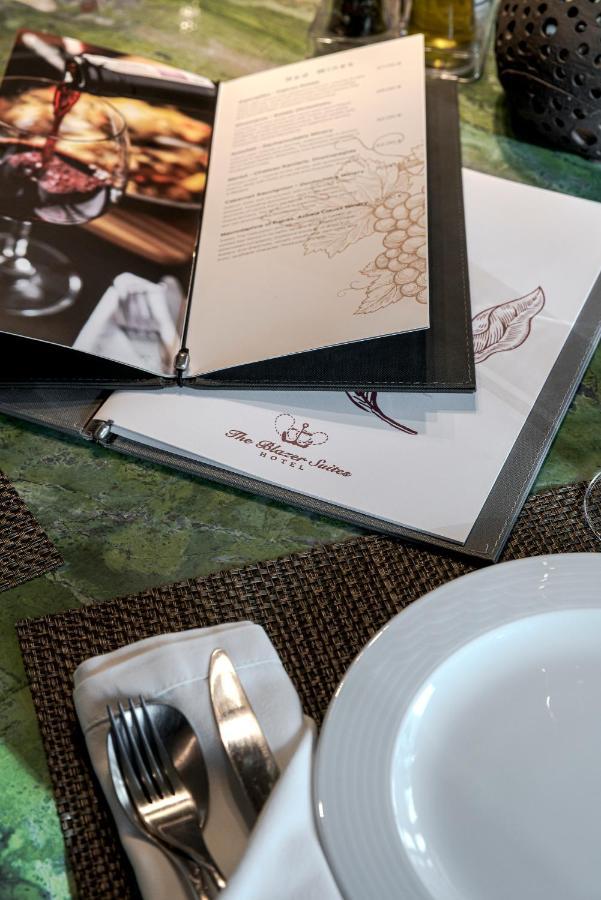 Blazer Suites Hotel Atena Exterior foto